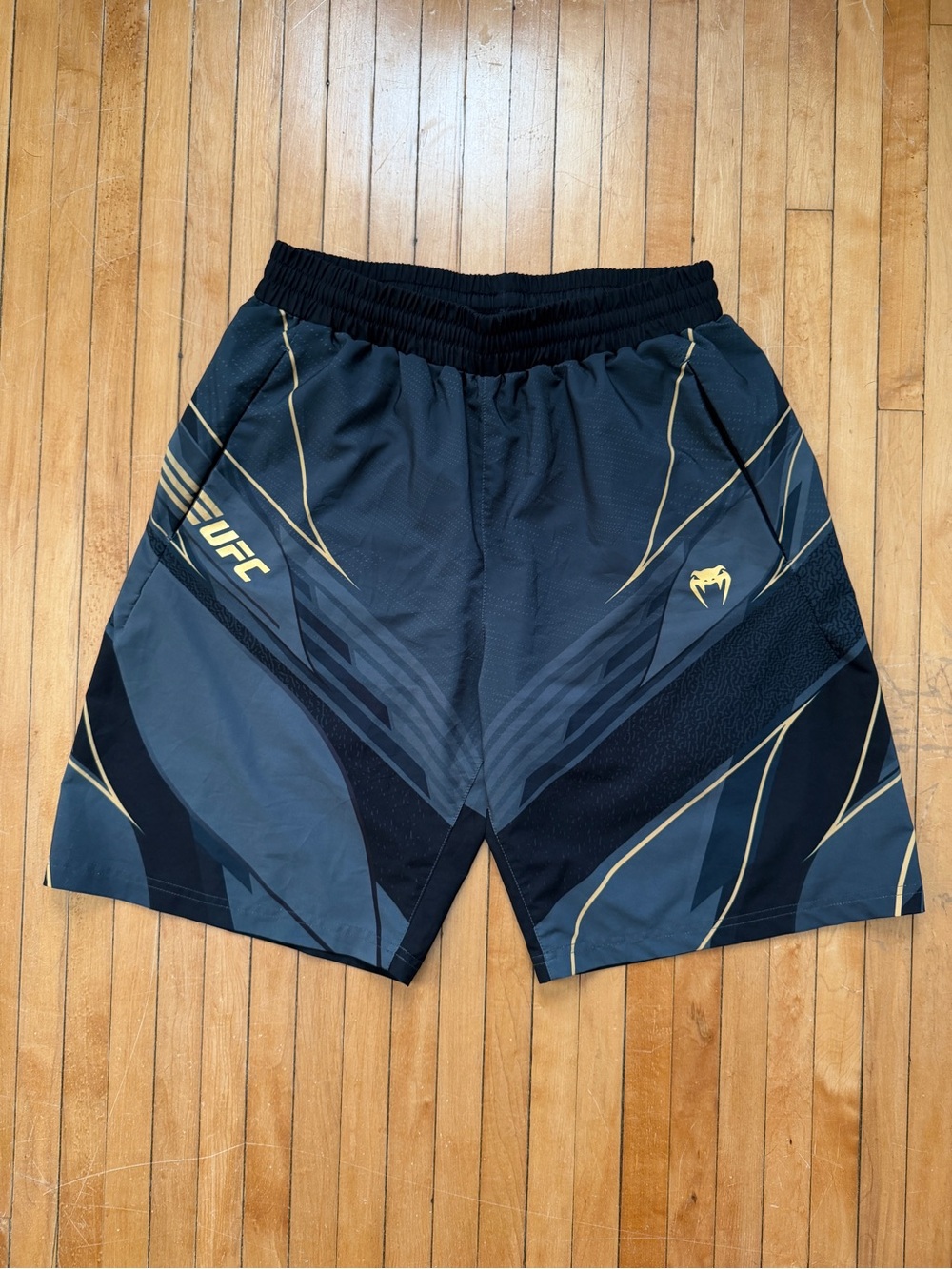 UFC Venom Black, Gray & Gold Athletic Unlined Training Shorts Men’s Sz. XL
